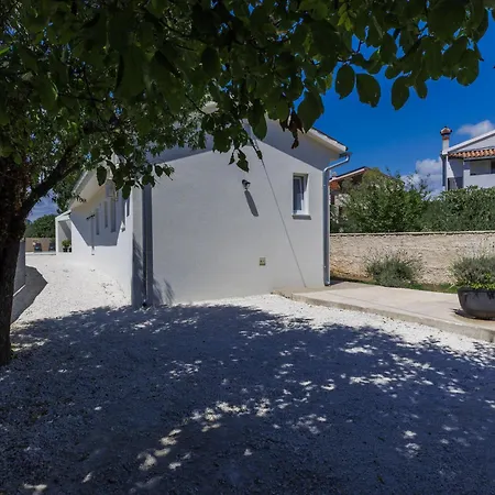 Noce By Interhome קרניצה