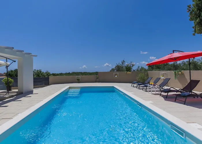 Noce By Interhome 크르니카