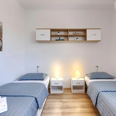 Noce By Interhome * Krnica