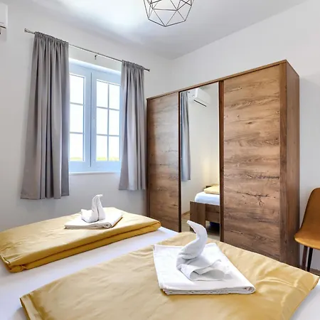 Noce By Interhome Vikendica *