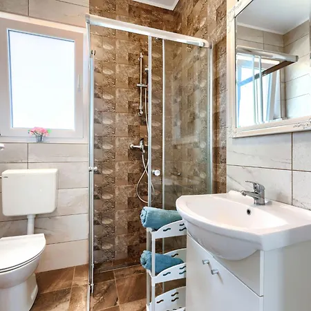 Noce By Interhome Vikendica Krnica